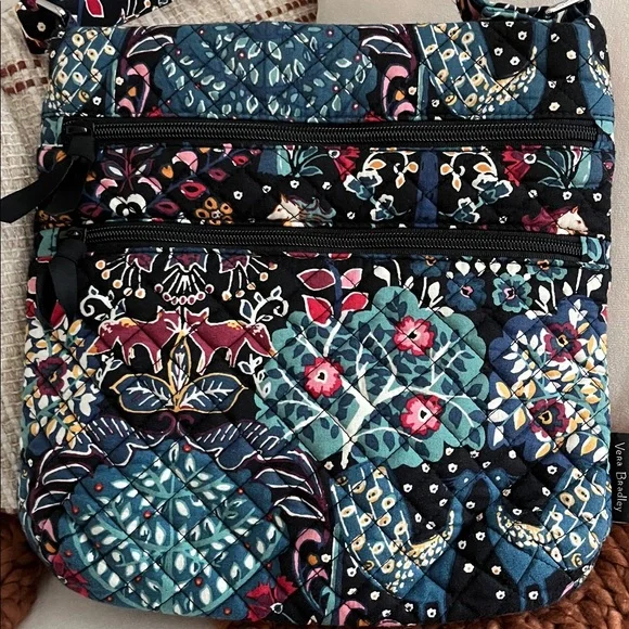 Vera Bradley Enchantment Paisley Triple Zip Hipster Crossbody Quilted Bag - Picture 3 of 7